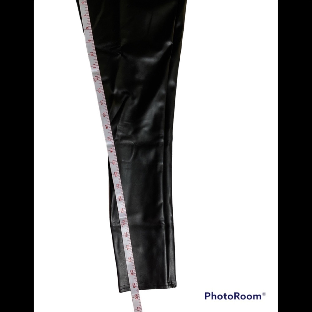 Assets by Spanx Faux leather leggings size 1x - Picture 8 of 8